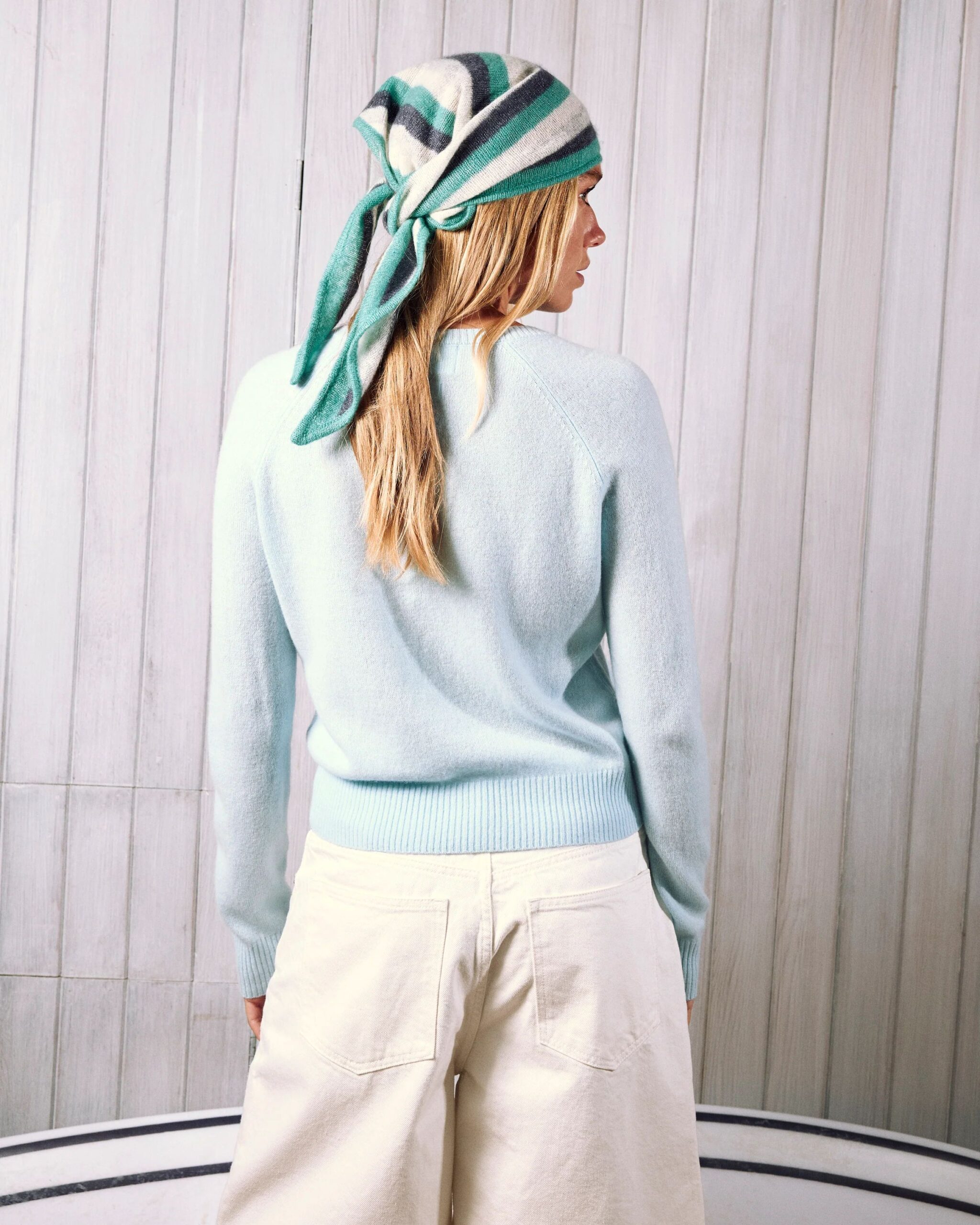 Poppy V Neck Alaska - Image 2